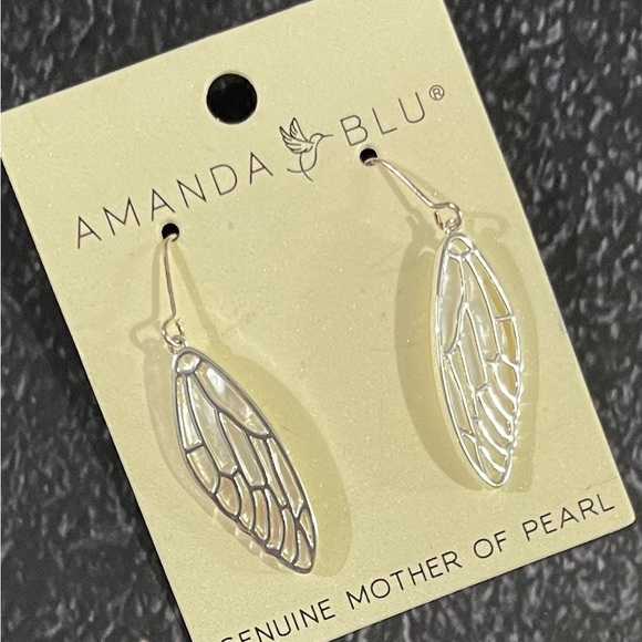 NEW Amanda Blu Genuine Mother of Pearl Wing Earrings - Picture 1 of 4